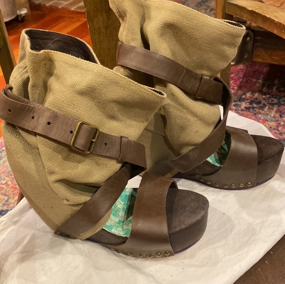 Vintage Wedges Free People Eat Me Whole Wedges🌻